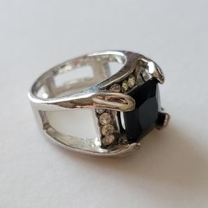 Split Shank Black Fashion ring